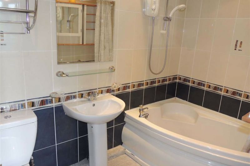 Bathroom/wc - Barmhouse Close, Godley, HYDE