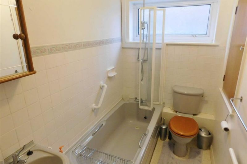 Bathroom - Rodney Drive, Bredbury, Stockport