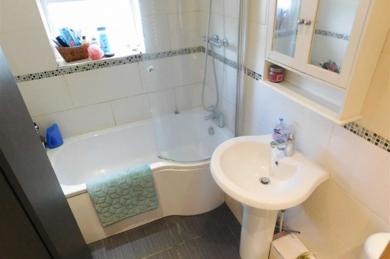 Bathroom - Windsor Drive, Bredbury, Stockport