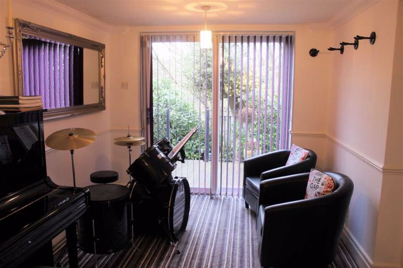 Family Room - Woodend Lane, Hyde