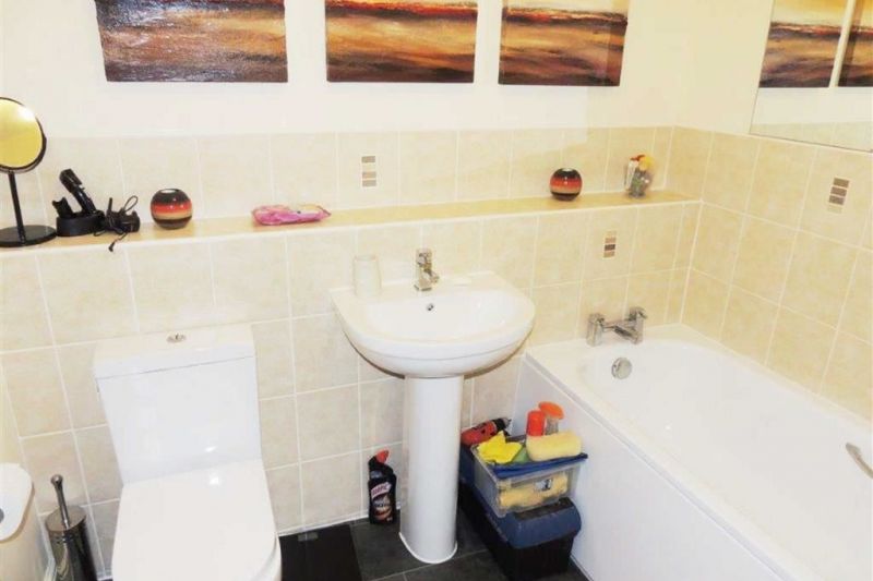 Family Bathroom - Boothdale Drive, Audenshaw, Manchester