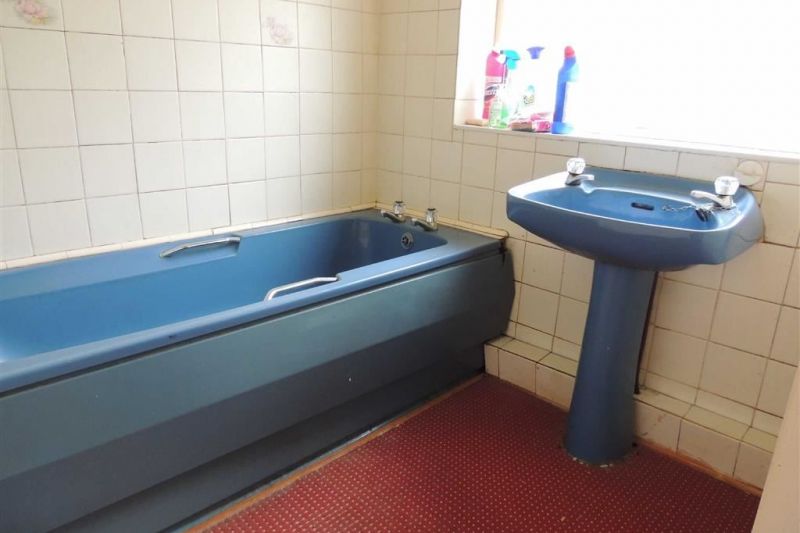 Bathroom - Edale Close, Hazel Grove, Stockport