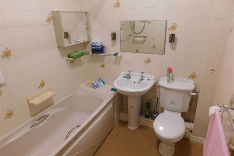 Bathroom - Lakeside Green, Offerton, Stockport