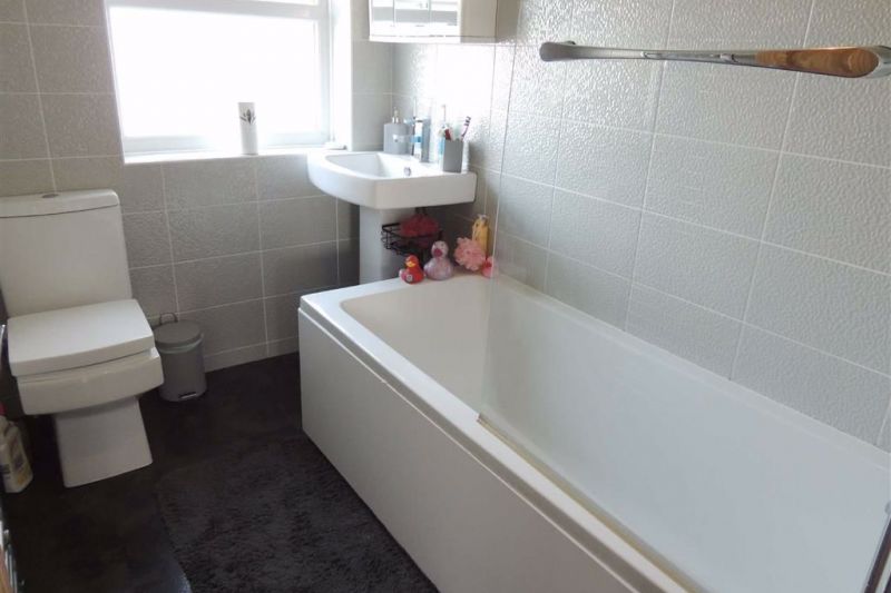 Family Bathroom - Longmead Avenue, Hazel Grove, Stockport