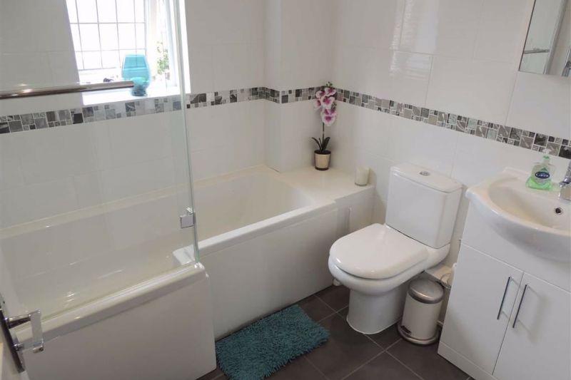 Family Bathroom - Wynchgate Road, Hazel Grove, Stockport