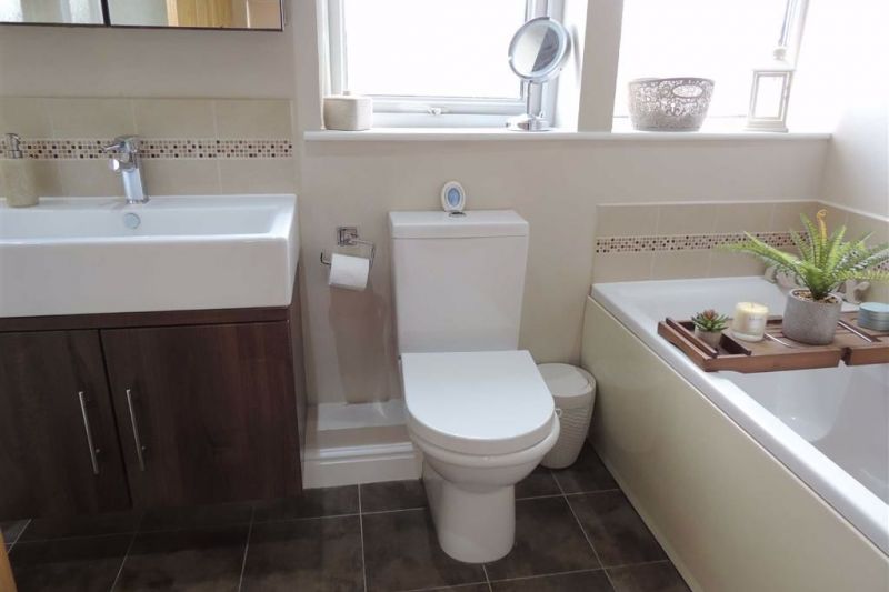 Family Bathroom - Kempton Close, Hazel Grove, Stockport