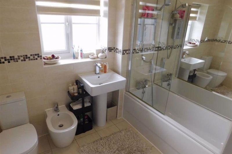 Family Bathroom - Acton Close, Mile End, Stockport