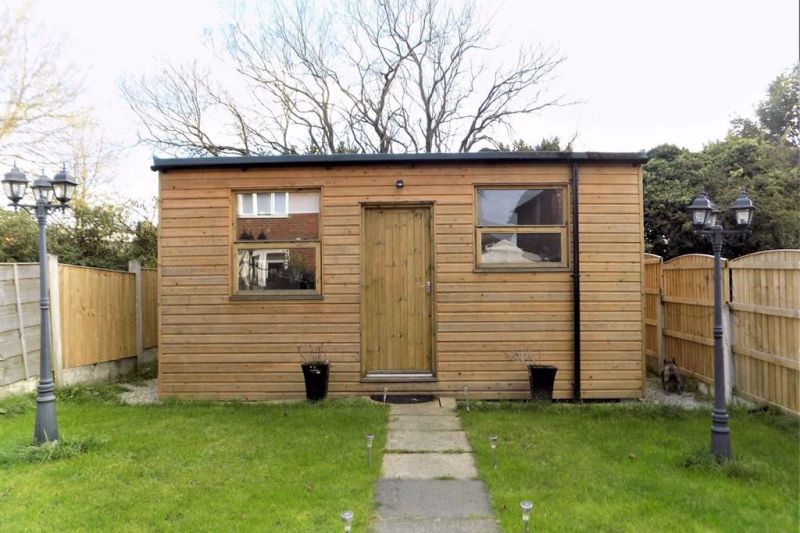 TWO BEDROOM CABIN - Chaucer Avenue, Stockport