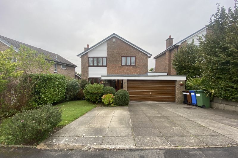 4 bed Detached House For Sale